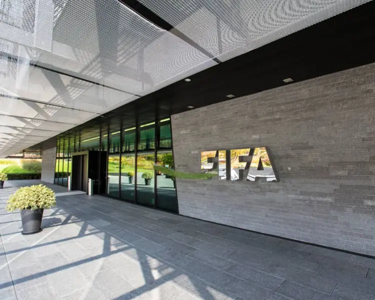 Entrada da sede da FIFA em Zurique